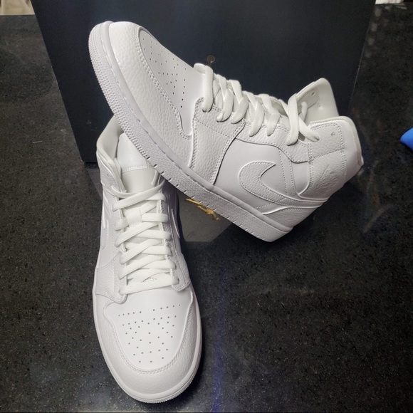 Sz 8  Air Jordan 1 Mid \